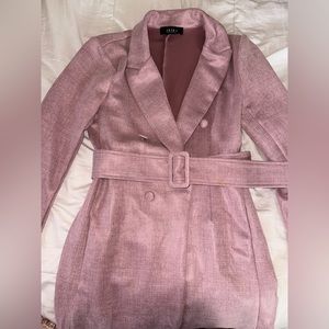 Size medium lavender blazer with belt (Akira)